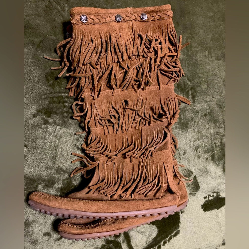 Minnetonka Boots size 9